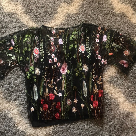 Romeo & Juliet Couture Sheer Embroidered Blouse - Picture 10 of 16